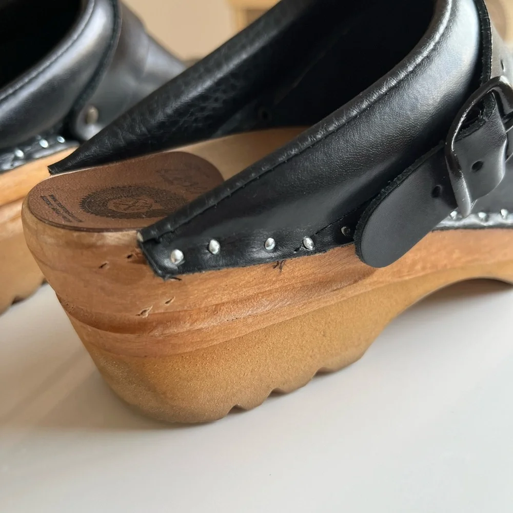 Handcrafted Women's Black Leather Clogs - Picture 11 of 14